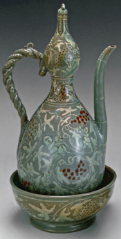 <p>Ewer with bowl</p>