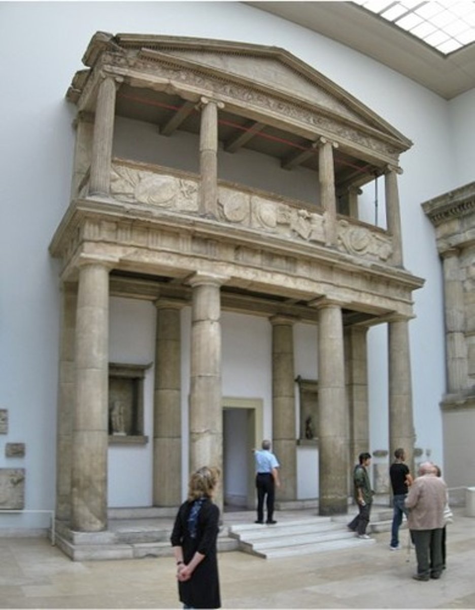 <p>PERGAMONSKÝ PROPYLON<br>vchod ke chrámovému okrsku<br>• dvě patra, dole dórský a nahoře iónský řád = suprapozice řádů</p>