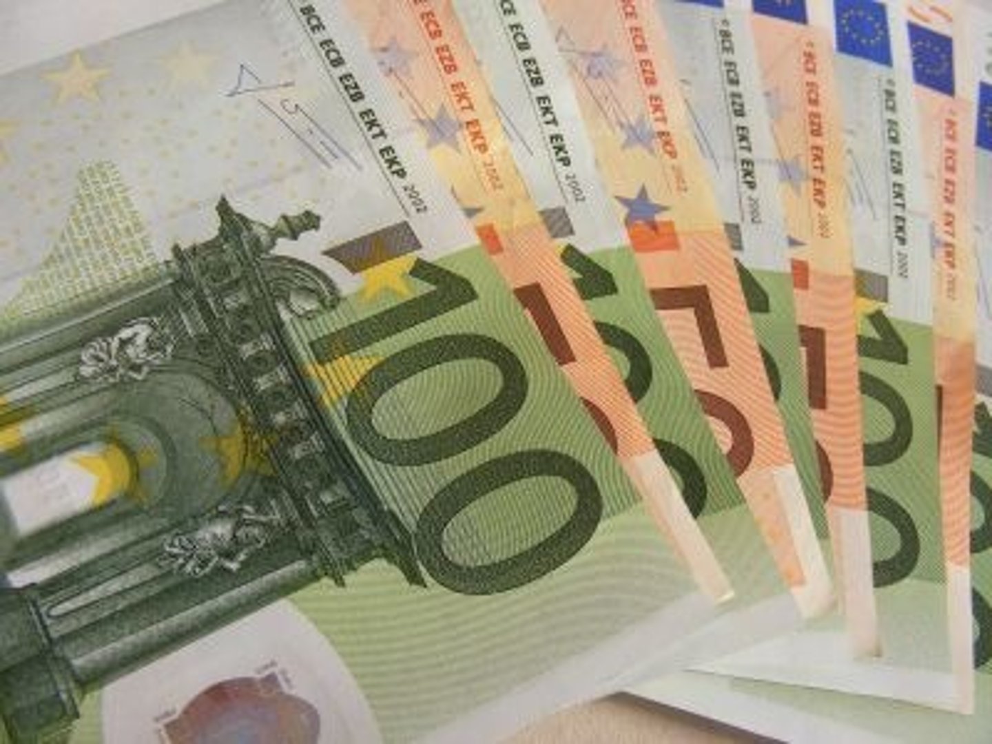 <p>100</p>