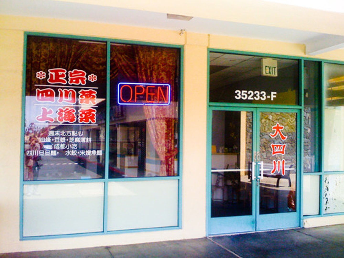 <p>small restaurant</p>