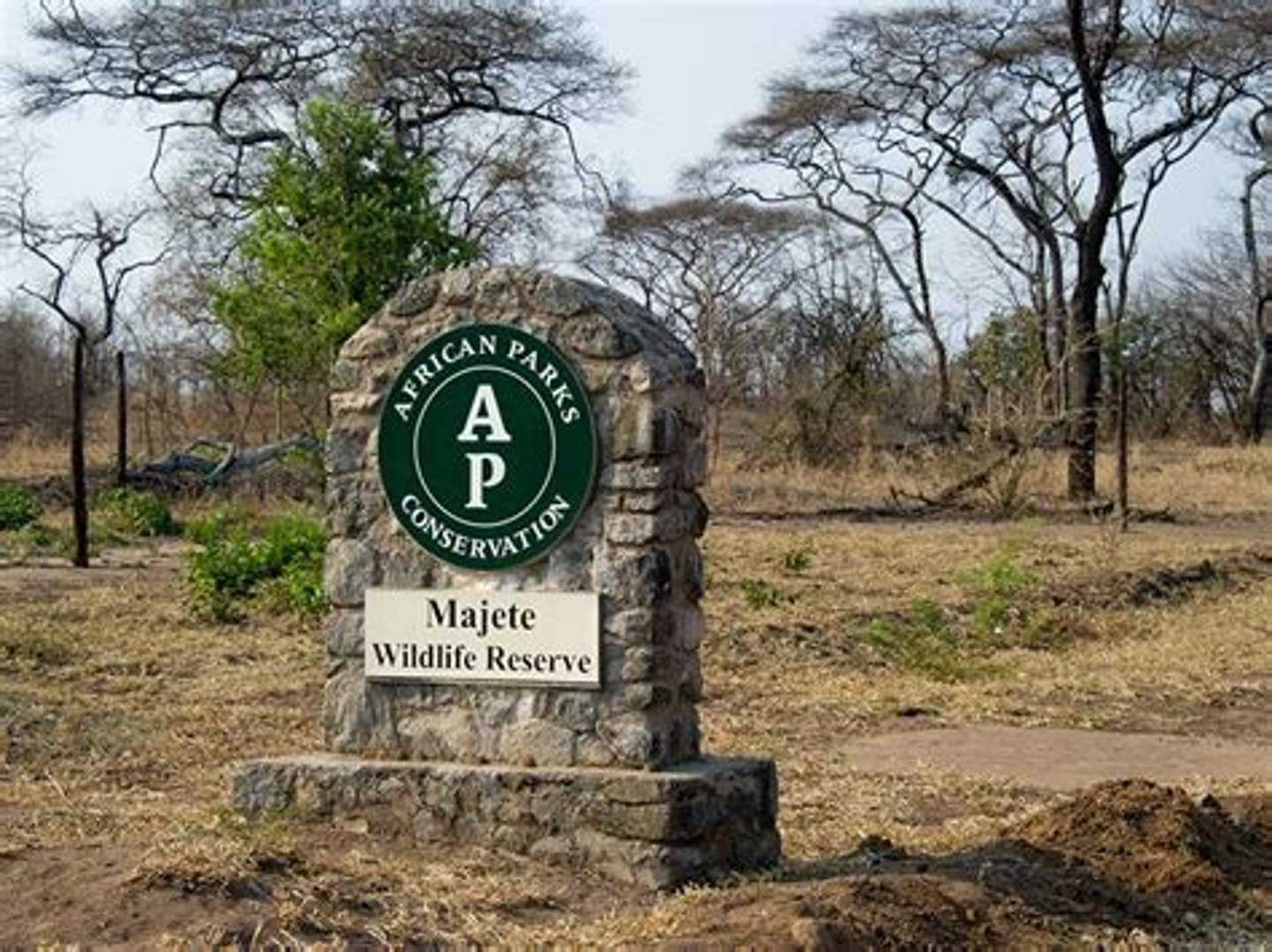 <p>Malawi</p><p>. started in 2003</p><p>. Cooperatively managed by African Parks and the Malawi Department of National Parks and Wildlife</p><p>. Positive economic impact on surrounding communities</p><p>- employment (125 people)</p><p>- sustainable resource extraction</p><p>- scholarships for student support in secondary schools and universities</p><p>- tourism lodge</p><p>- three schools built</p><p>- libraries</p><p>- health clinics</p><p>- malaria control program for adjacent communities - focus on sustainable production, value of living resources</p>