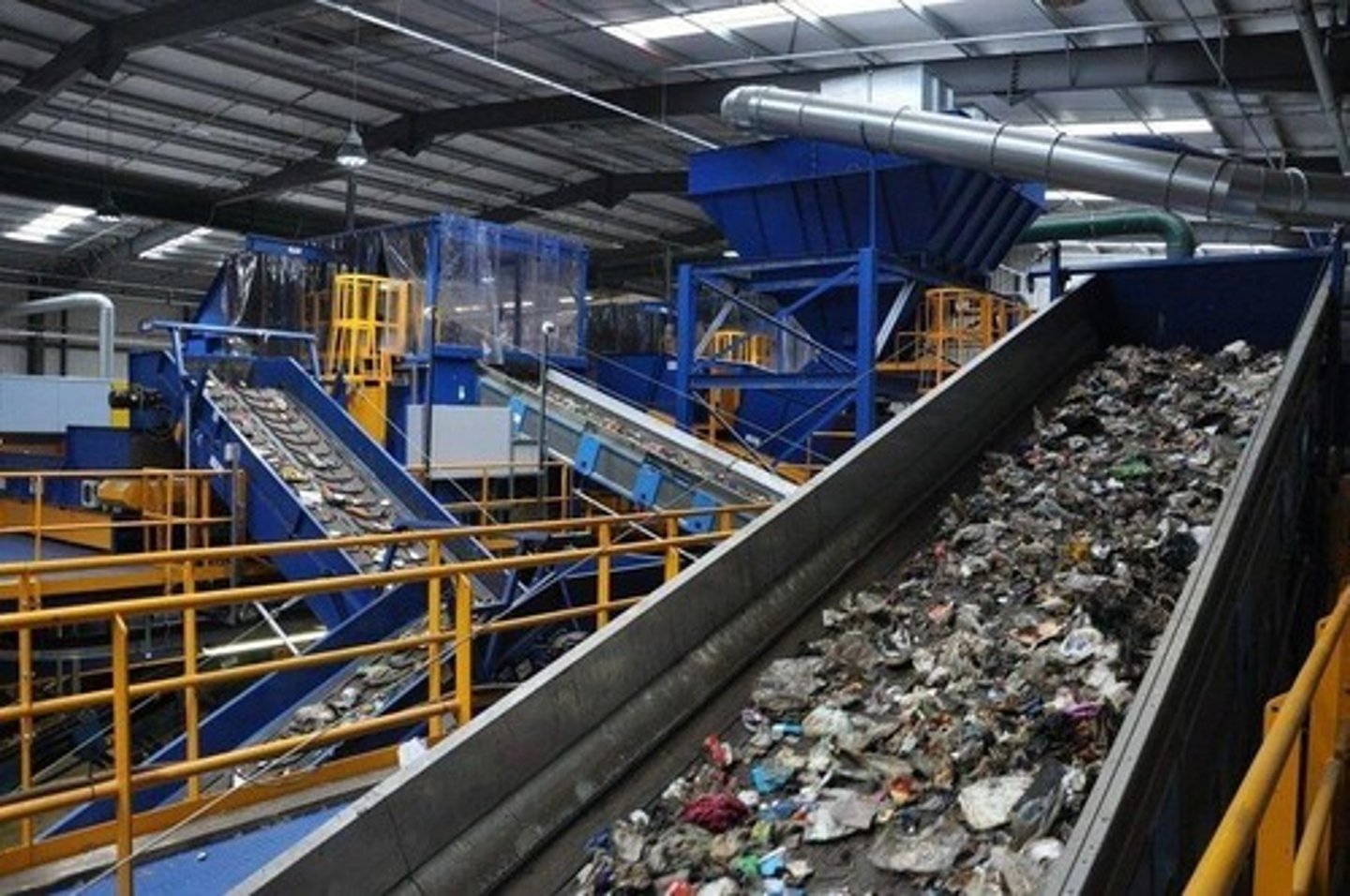 <p>To sort and prepare waste for recycling.</p>