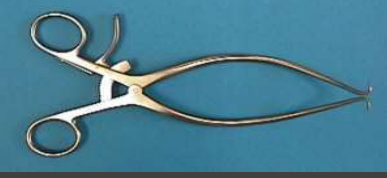 <p>(self-retaining) is used to retract shallow incisions. </p>