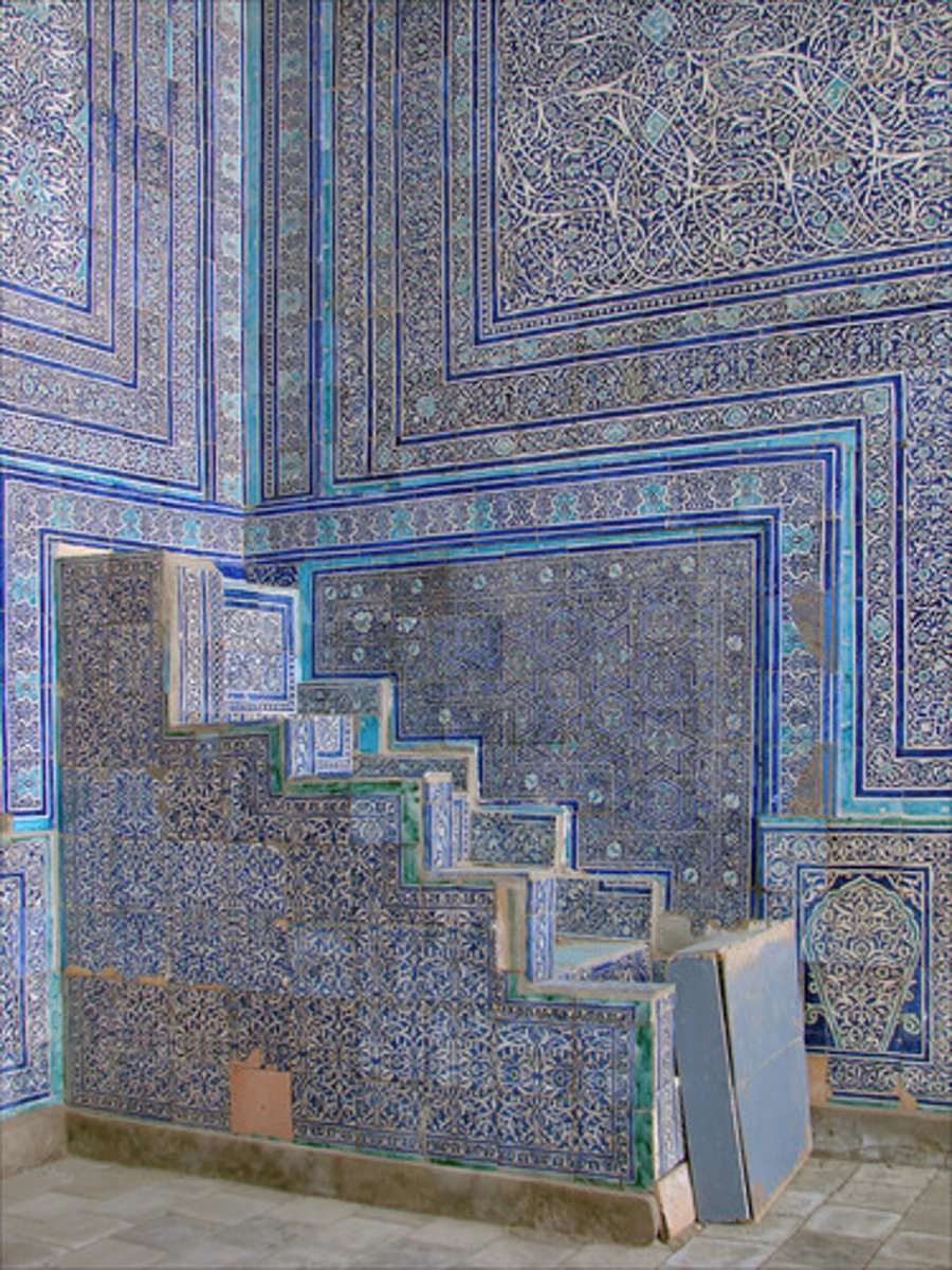 <p>a short flight of steps used as a platform by a preacher in a mosque.</p>