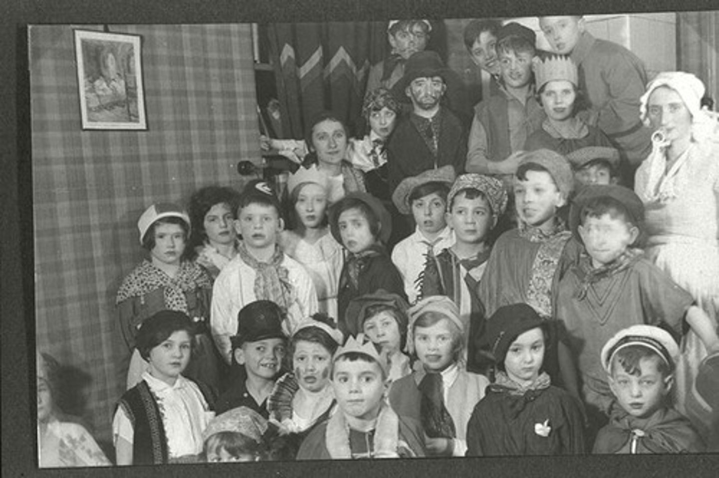 <p>trại trẻ mồ côi</p>