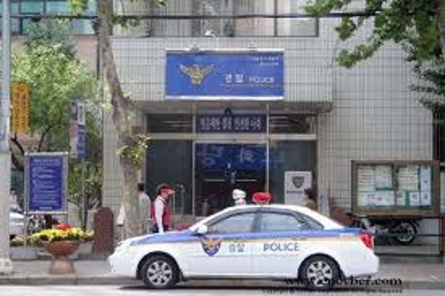 <p>police station</p>