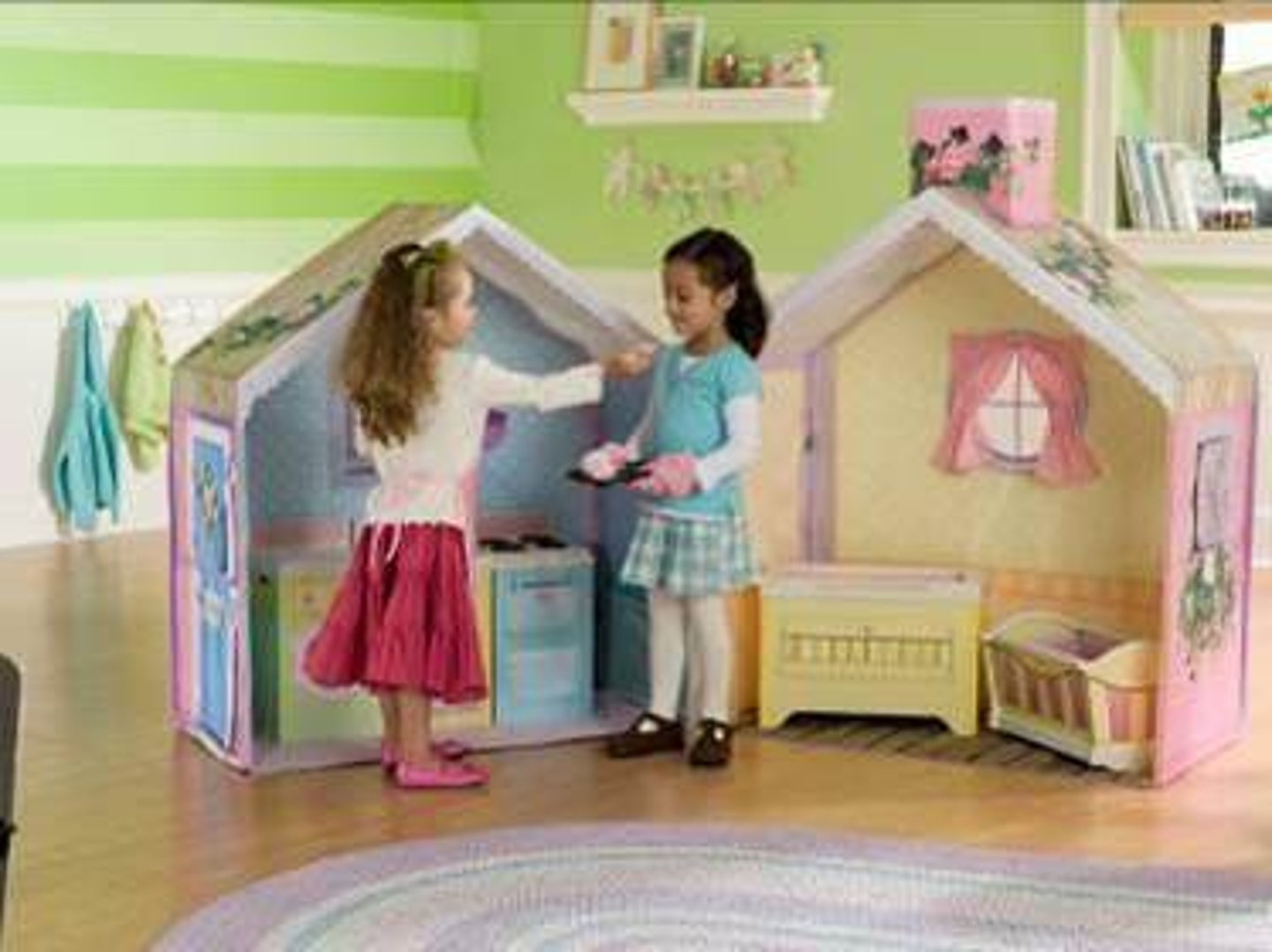 <p>to play house</p>