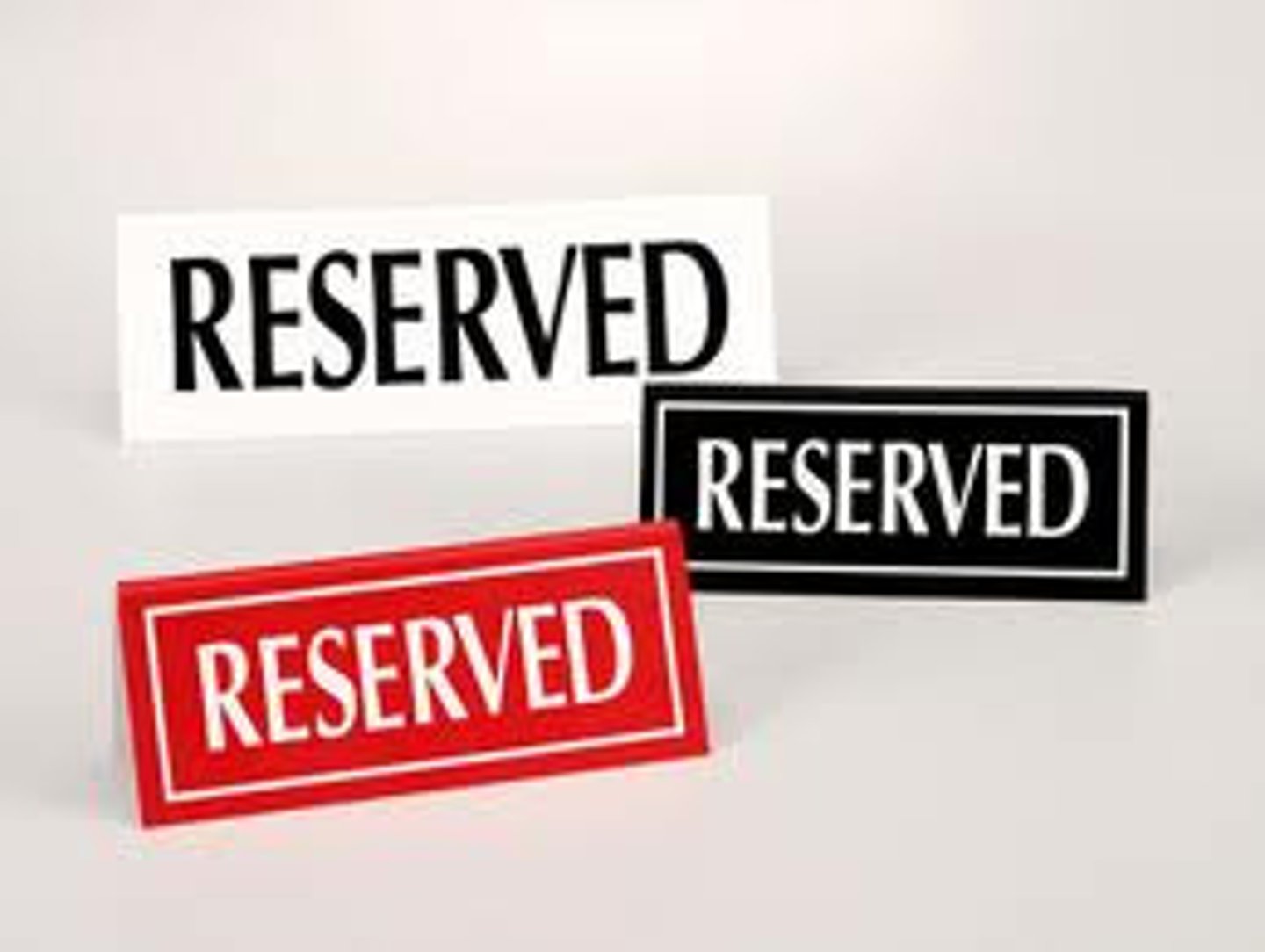 <p>Mi madre reserva una mesa al un resturante.</p>