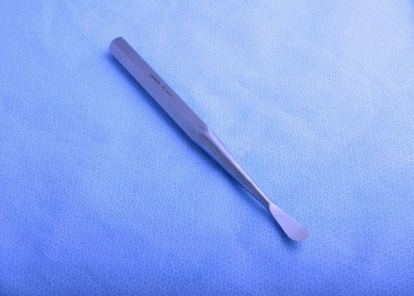 <p>placed under bone to free and elevate, action is similar to lever </p>