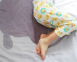 <p><strong>To treat enuresis in a young girl, her pediatrician prescribes desmopressin, an antidiuretic hormone (ADH) nasal spray, before bedtime. What is the most likely rationale for this treatment?</strong></p><p>A) It removes water from the filtrate and returns it to the vascular compartment.</p><p>B) It lessens the amount of fluid entering the glomerulus.</p><p>C) It leads to the production of dilute urine.</p><p>D) It causes tubular cells to lose their water permeability.</p>