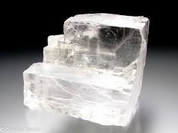 <p></p><ul><li><p>Betweeen glass and fingernail</p></li><li><p>3D rhombohedral cleavage</p></li><li><p>No streak</p></li><li><p>Glassy, transparent, any color tint</p></li></ul><p></p>