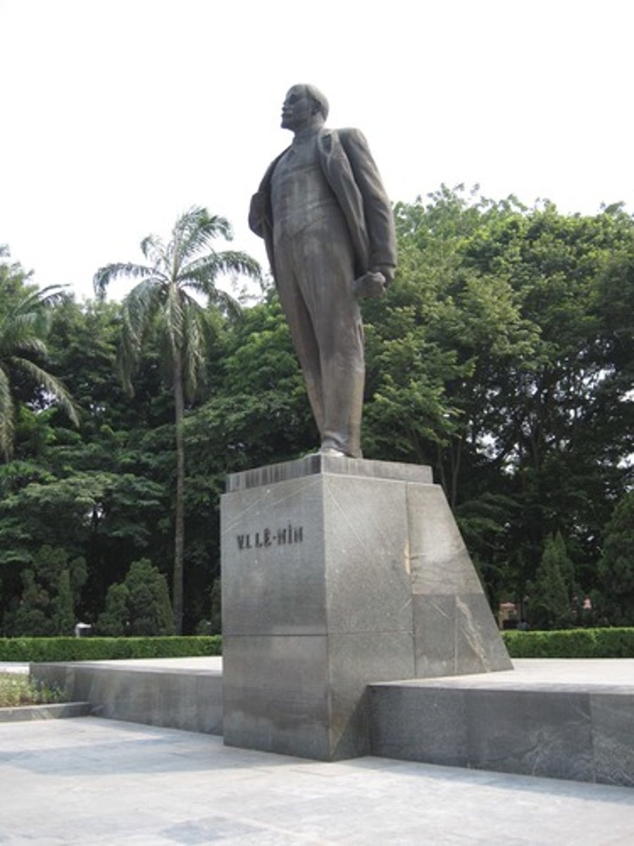 <p>tầm vóc/ địa vị</p>