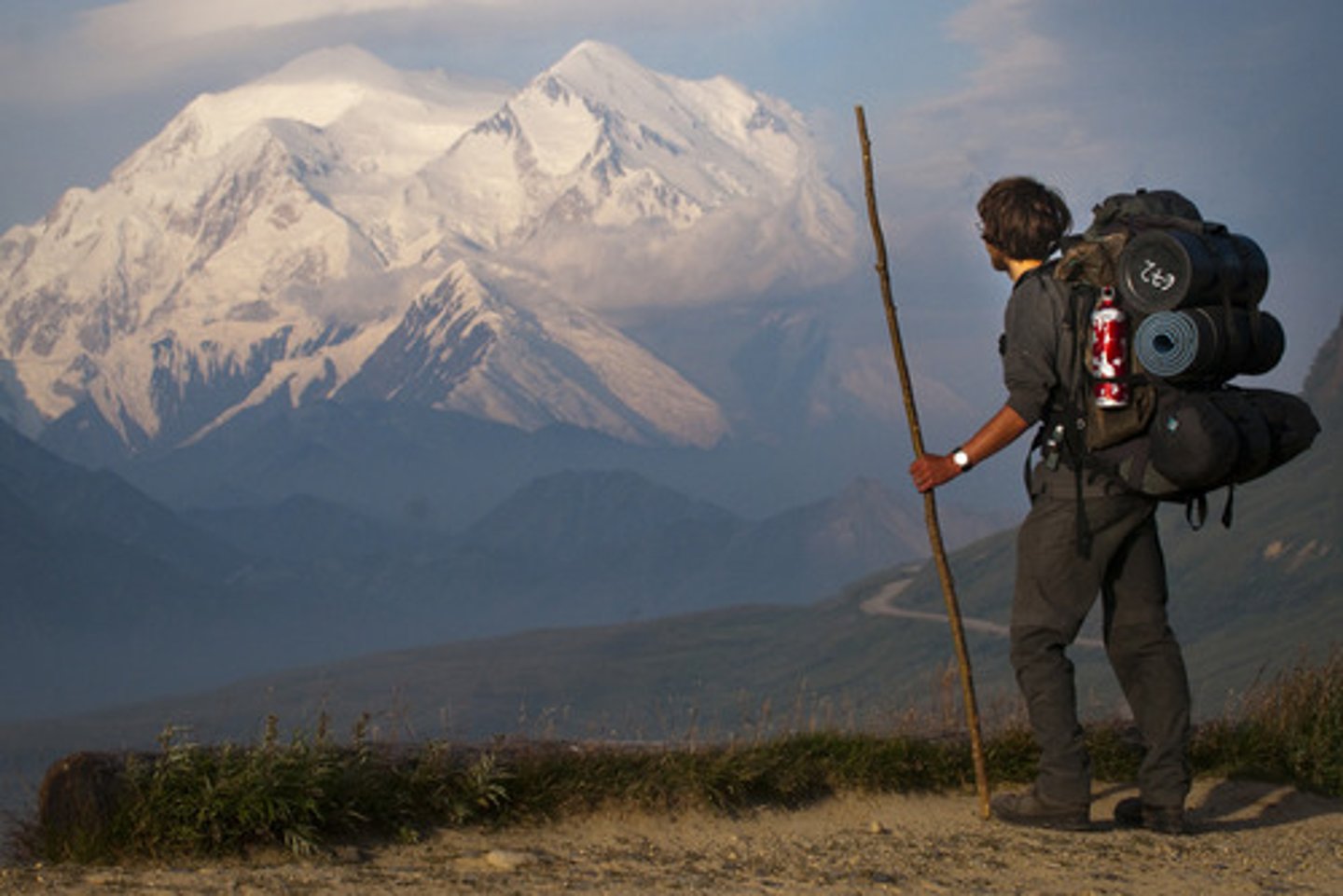 <p>a person who travels with a backpack, usually not spending very much money and staying in places that are not expensive</p>