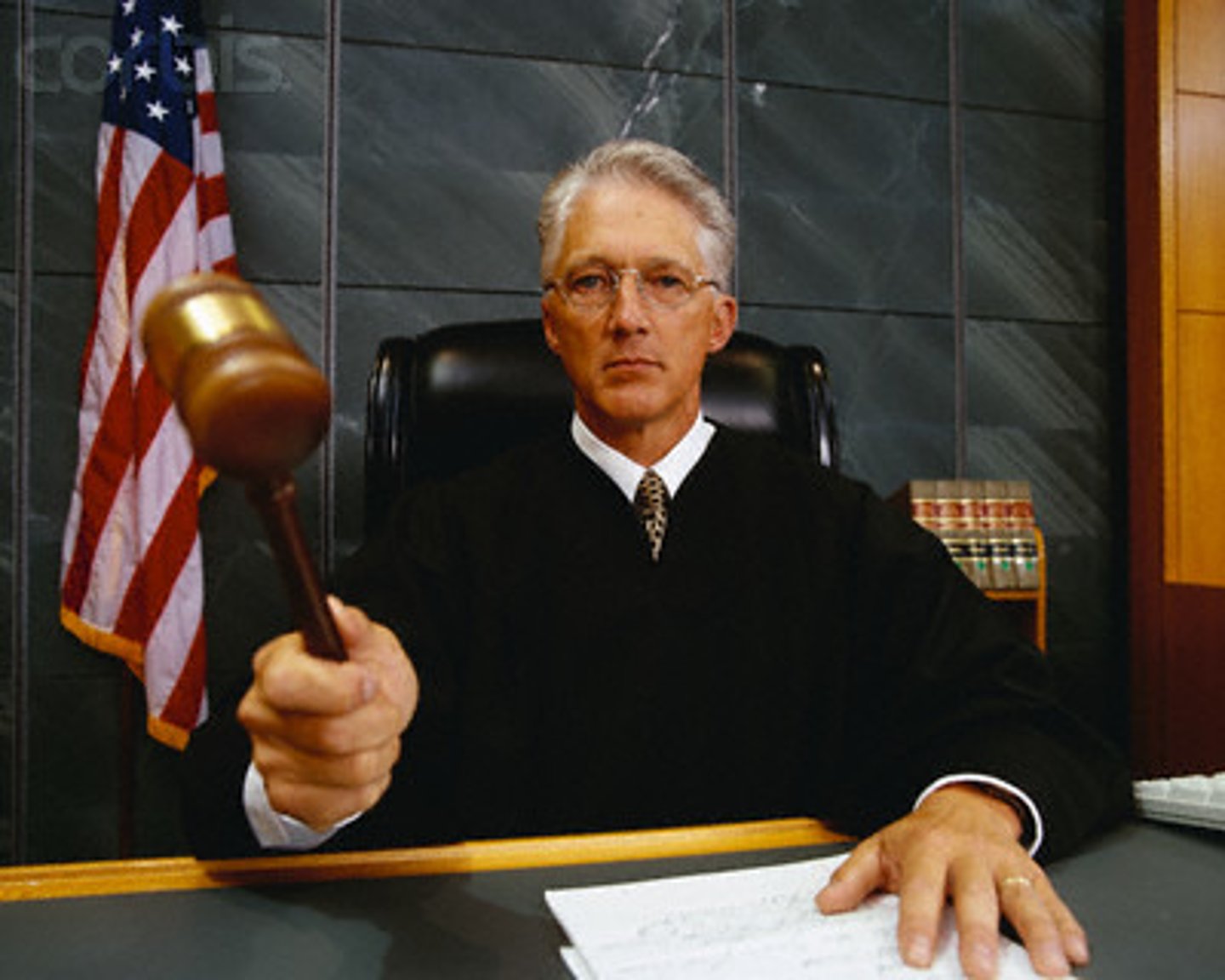 <p>(n) a public official appointed to decide cases in a court of law. (thẩm phán)</p>