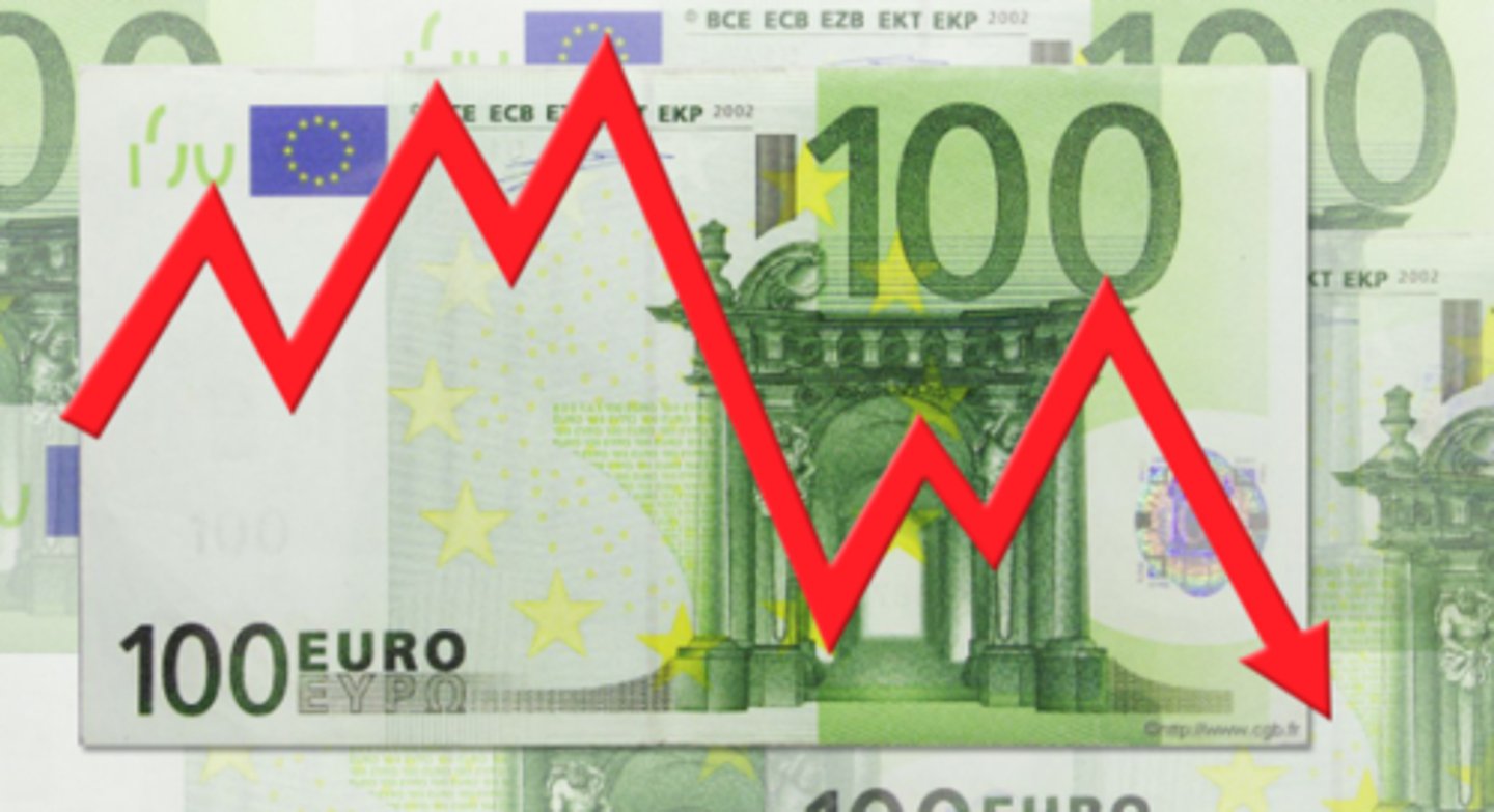 <p>an economic crisis, slump</p>