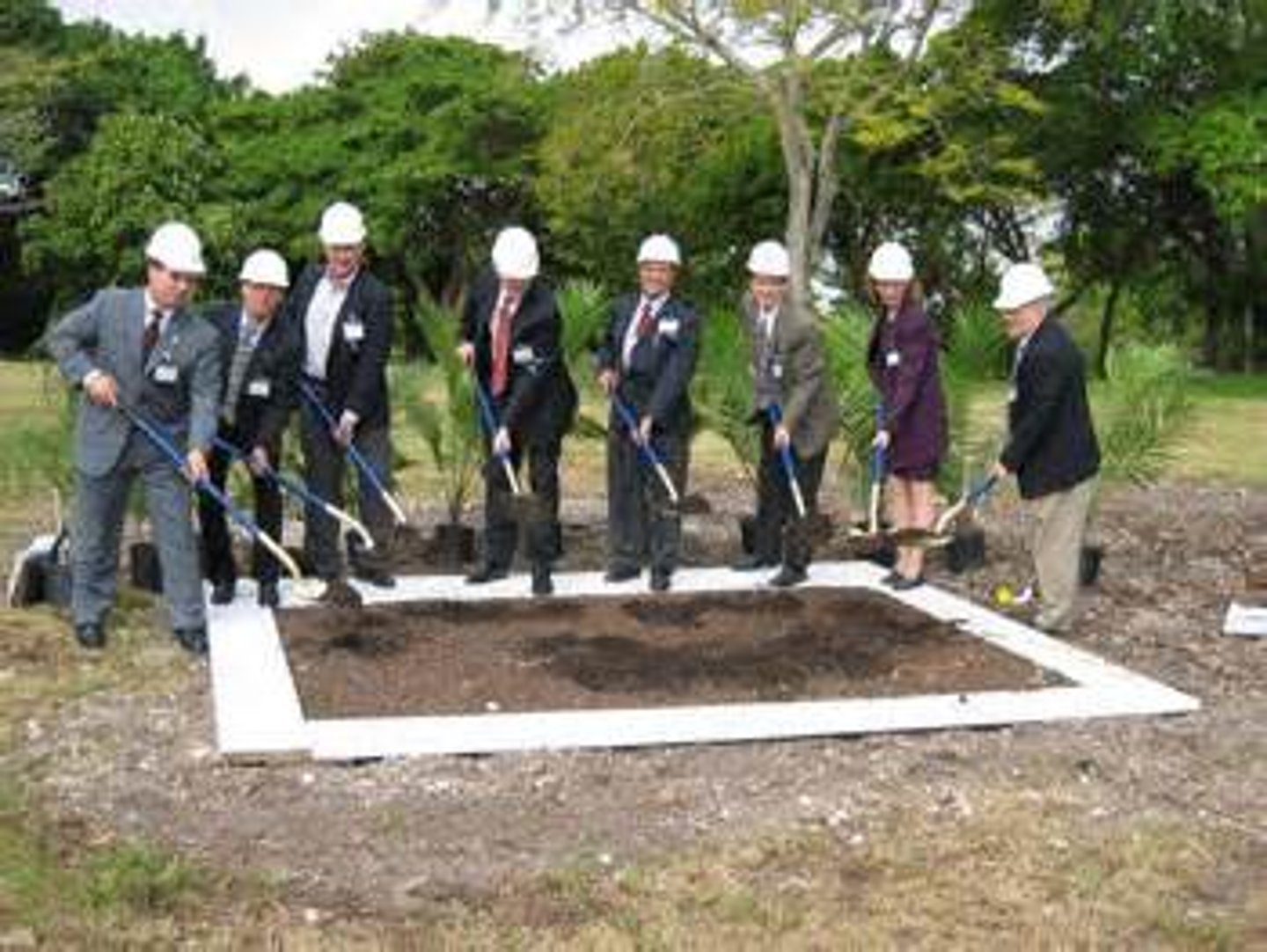 <p>/ˈser.ə.moʊ.ni/ Nghi lễ, nghi thức</p>