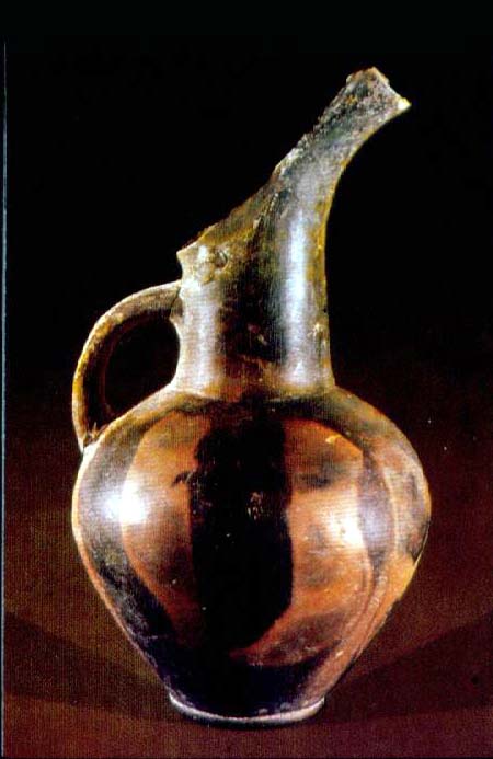 <p>Vasiliki-wear Ewer. Minoan, ca 2500-1900 BC. </p>