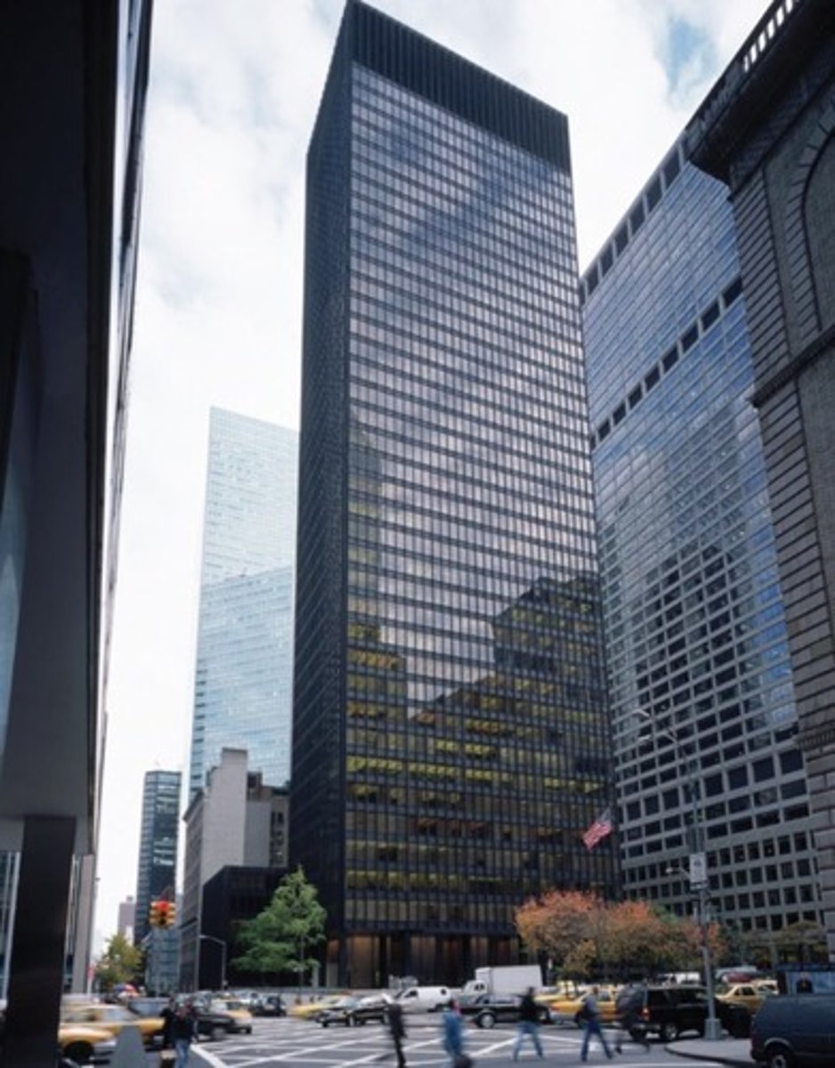 <p>1954-58</p><p>Ludwig Mies, van der Rohe, Philip Johnson</p><p>NYC</p><p>Steel frame with glass curtain wall and bronze</p><p>Bauhaus</p>