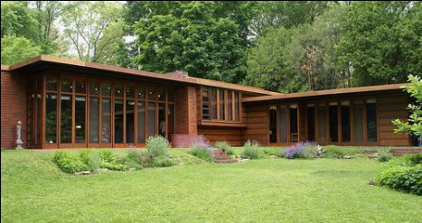 <p>Affordable housing design by Frank Lloyd Wright. Built from the 1930s to the 1950s made from easy to assemble, pre fabricated wood sandwich panels designed to be erected in a simple construction.</p>