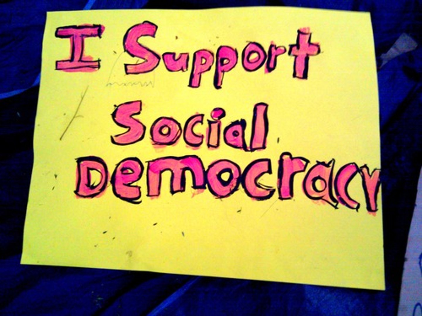 <p>political belief that in which their is a gradual transition from capitalism from socialism</p>