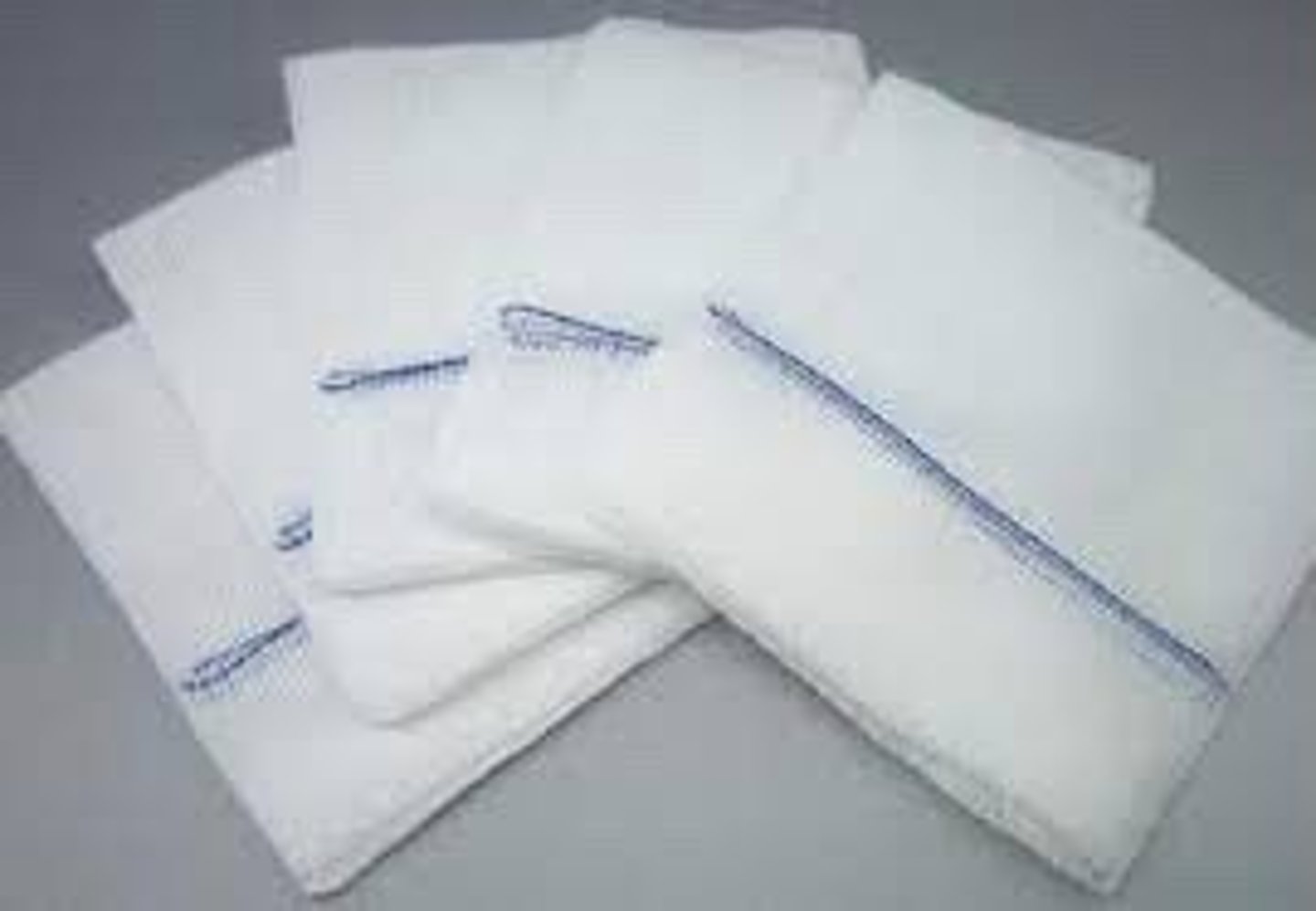 <p>Miếng bọt phẫu thuật - dùng để thấm máu trong mổ. (The nurse counted all surgical sponges - Y tá đếm hết miếng bọt phẫu thuật.)</p>