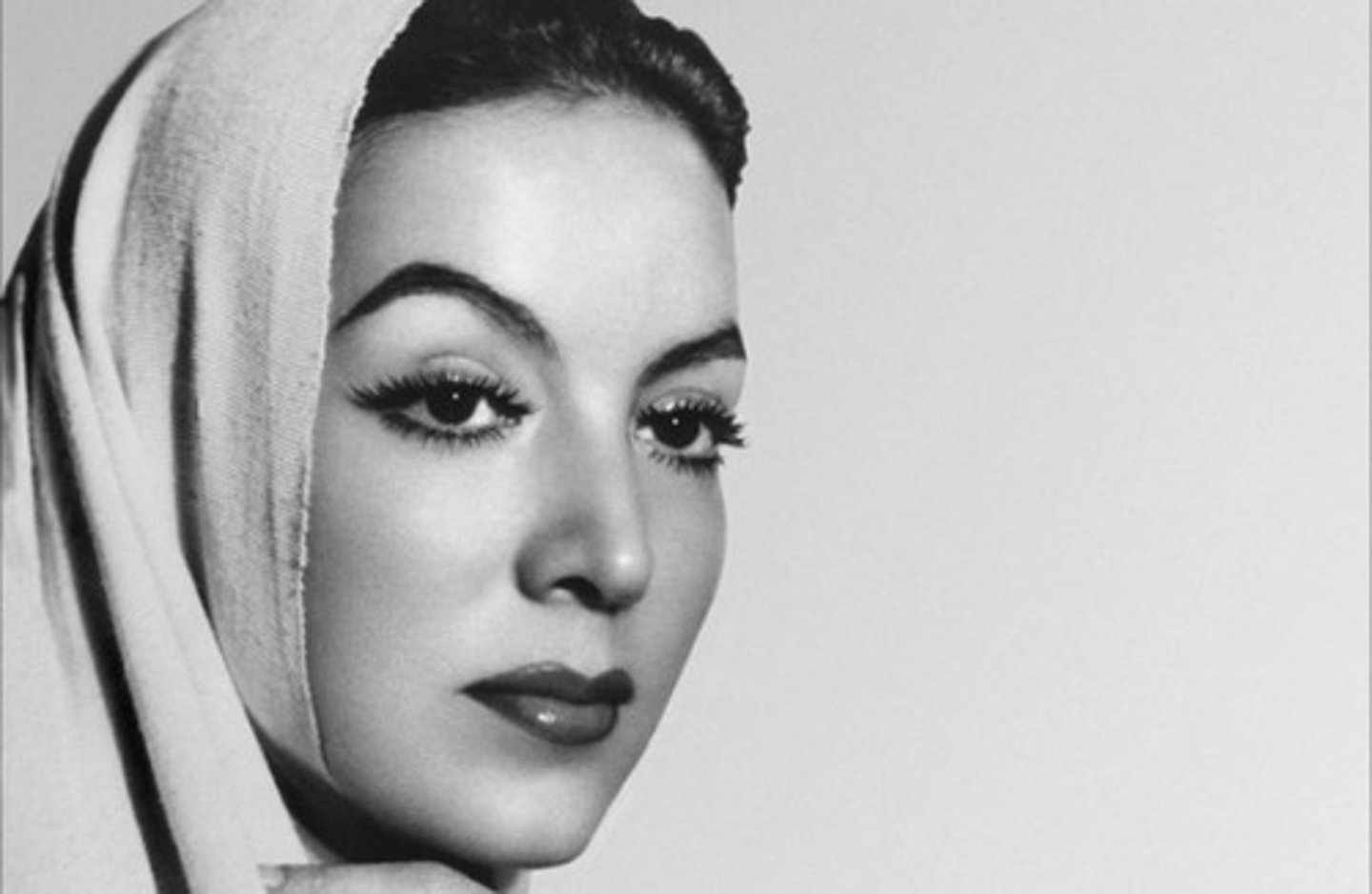 <p>hermoso, hermosa</p>