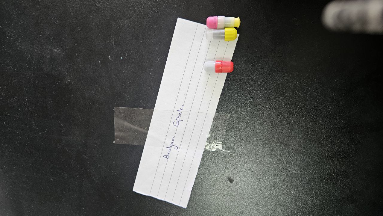 <p>Amalgam capsule</p>