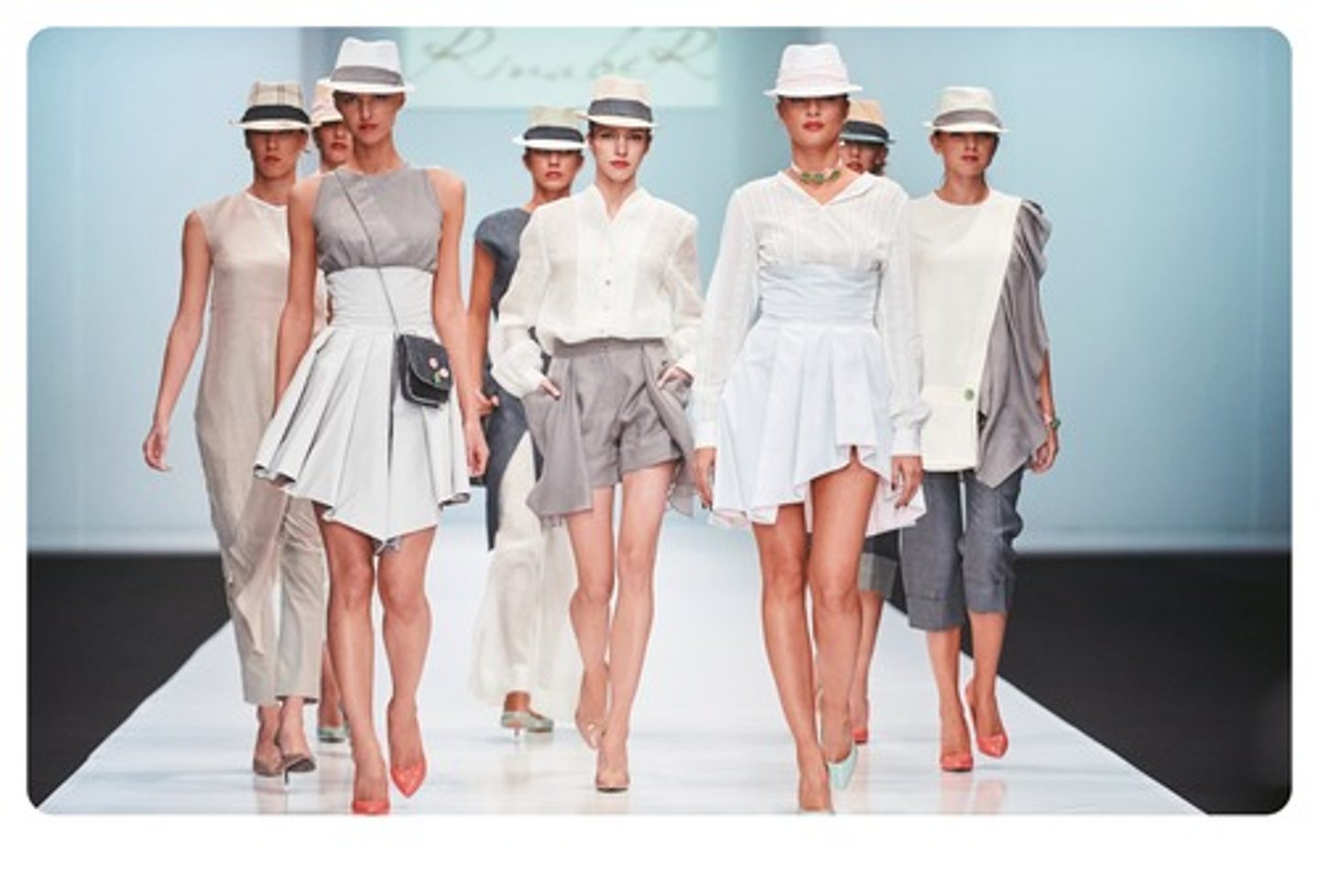 <p>a style popular at a particular time: thời trang</p>