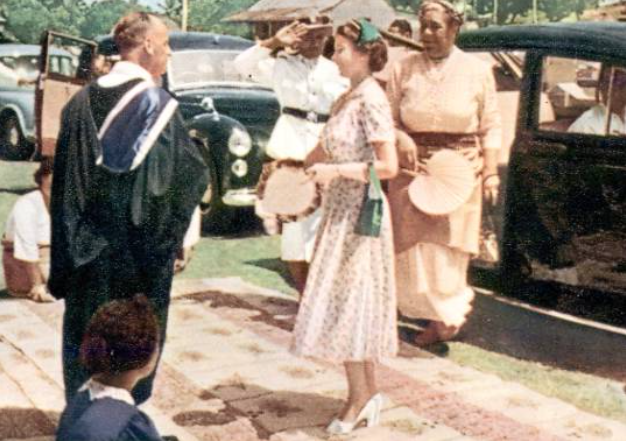Artist/Culture: Fijian
Medium: Multimedia performance (costume; cosmetics, including scent; chant; movement; and pandanus fiber/hibiscus fiber mats), photographic documentation