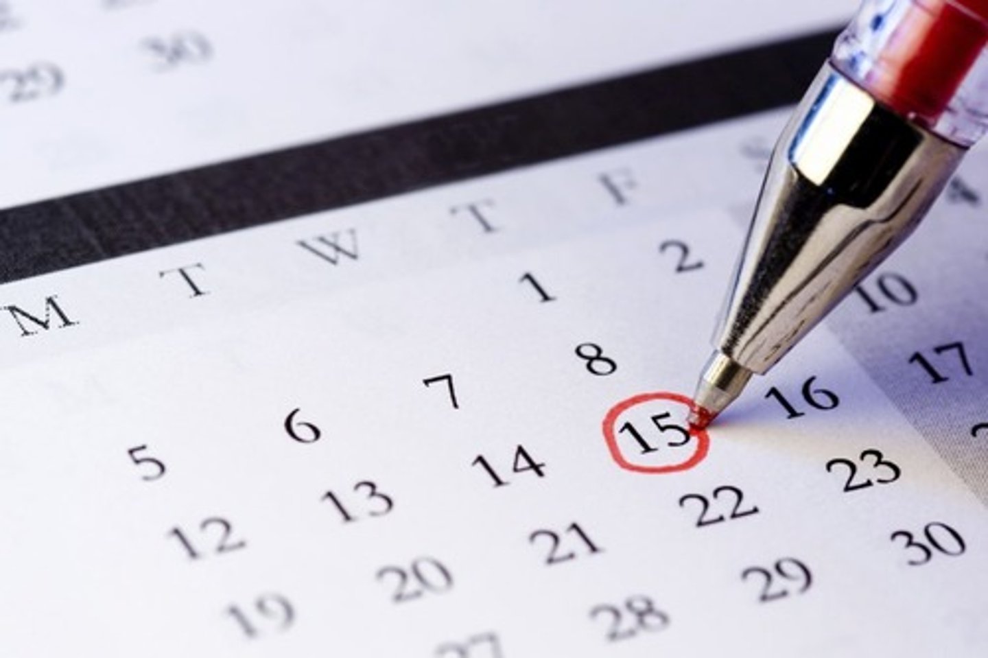 <p>to decide on a day (for some event to take place or to begin)</p><p>They have not yet ___ for the trial.</p>