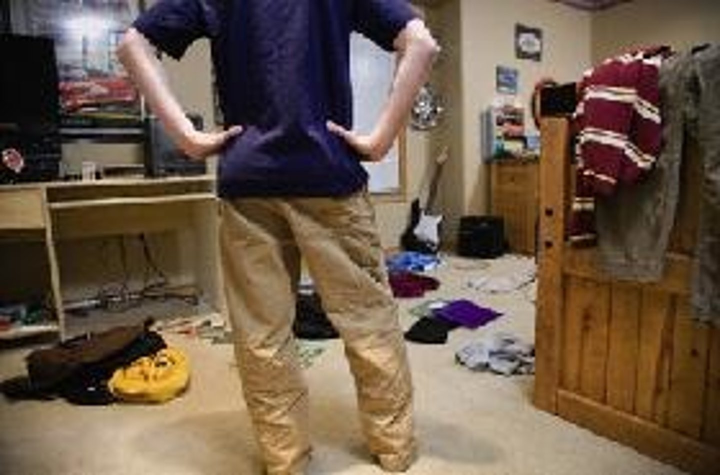 <p>to clean one's room</p>