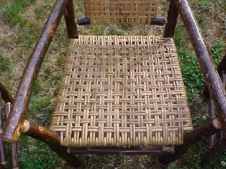 <p><span><span>chair with a seat woven from flat, narrow strips of flexible material (splints) like wood (ash, hickory) or rattan</span></span></p>