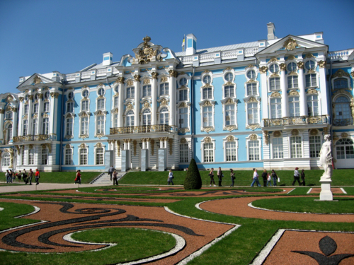 <p>One of the largest palaces in St. Petersberg and was occupied by the Russian tsars as their summer residence.</p><p>Architect: Bartolomeo Rastrelli Style: Rococo</p>