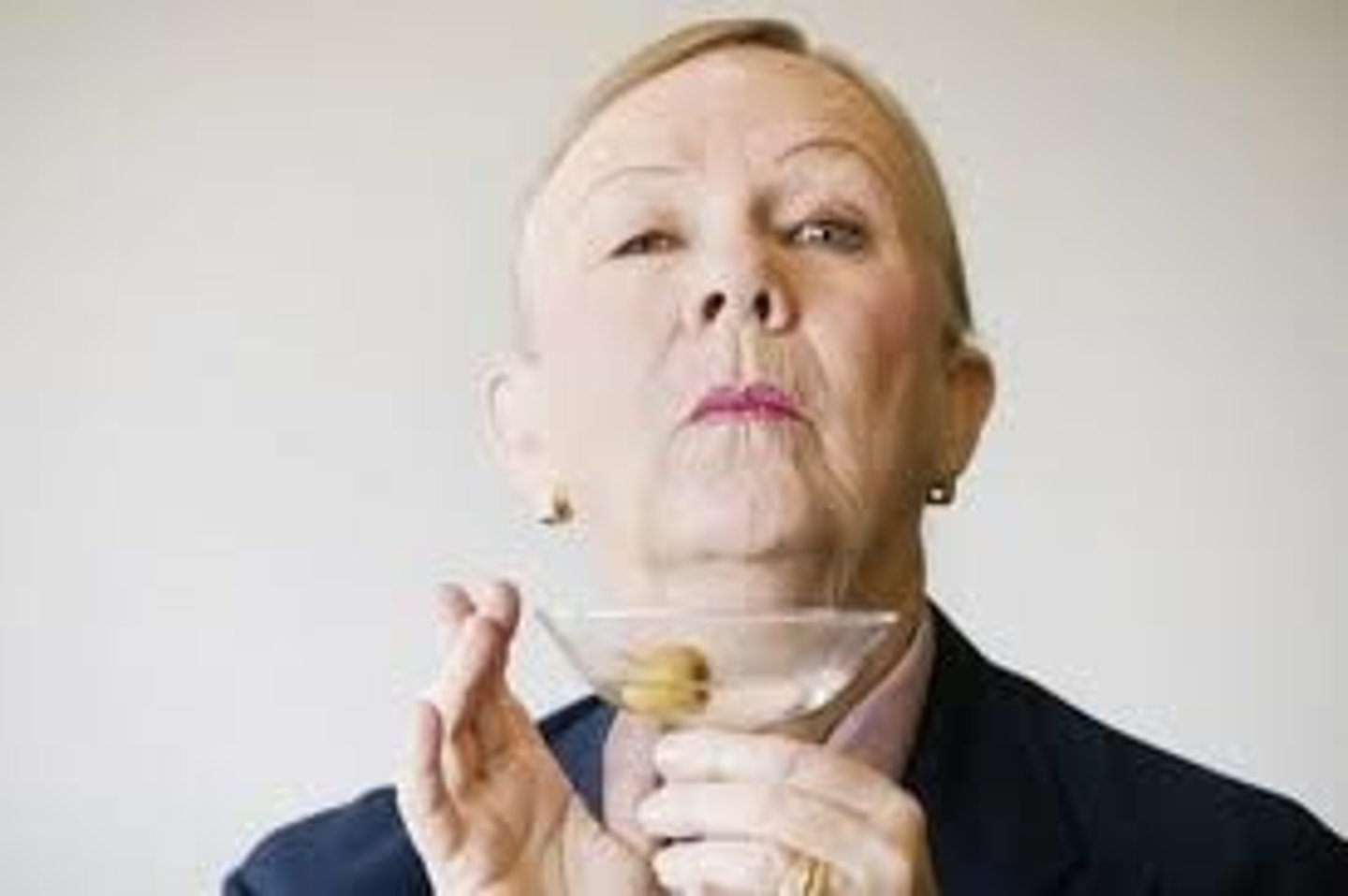 <p>(adj.) arrogant, condescending</p>