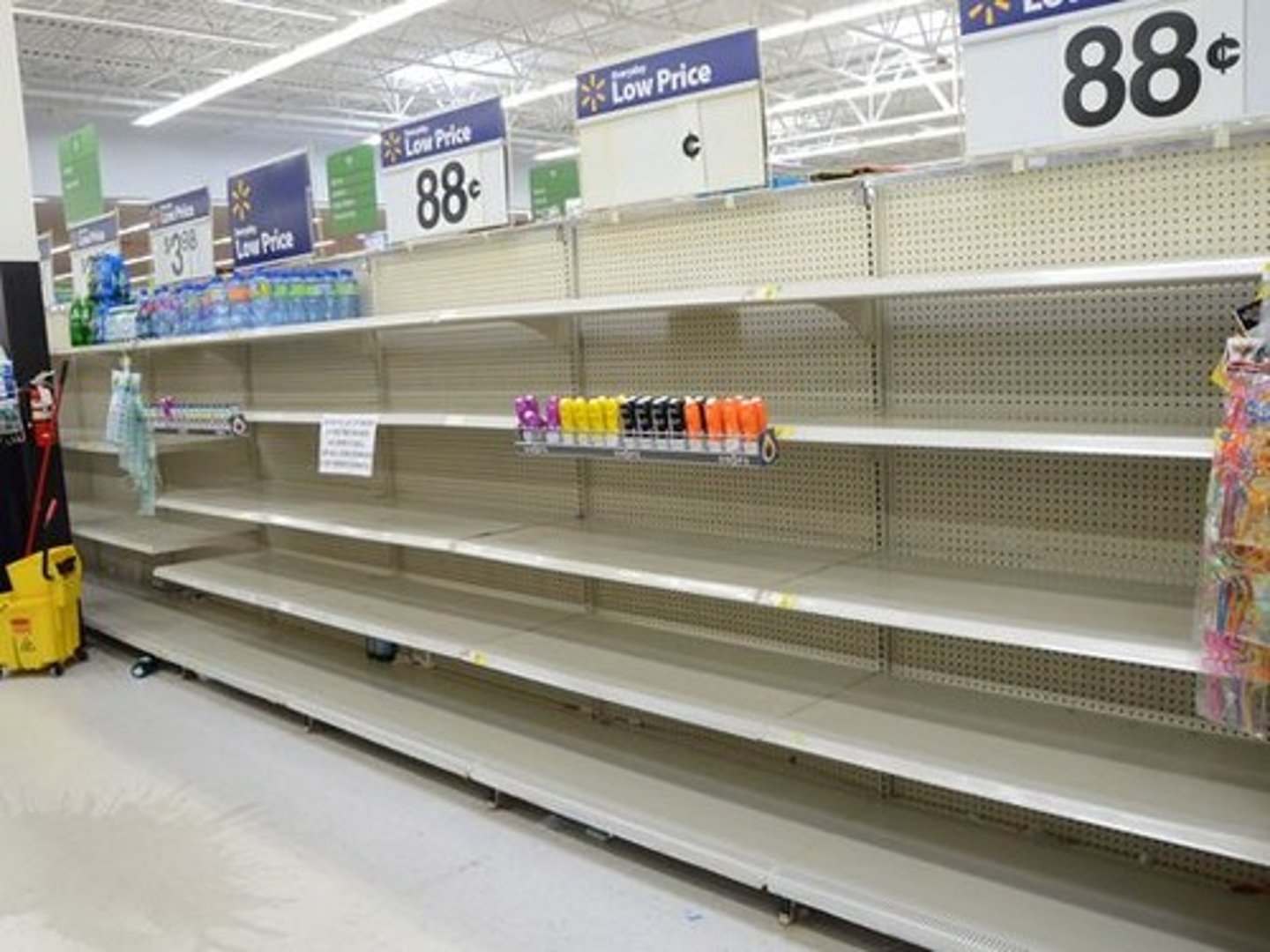 <p>/soʊld aʊt/ hết hàng</p>