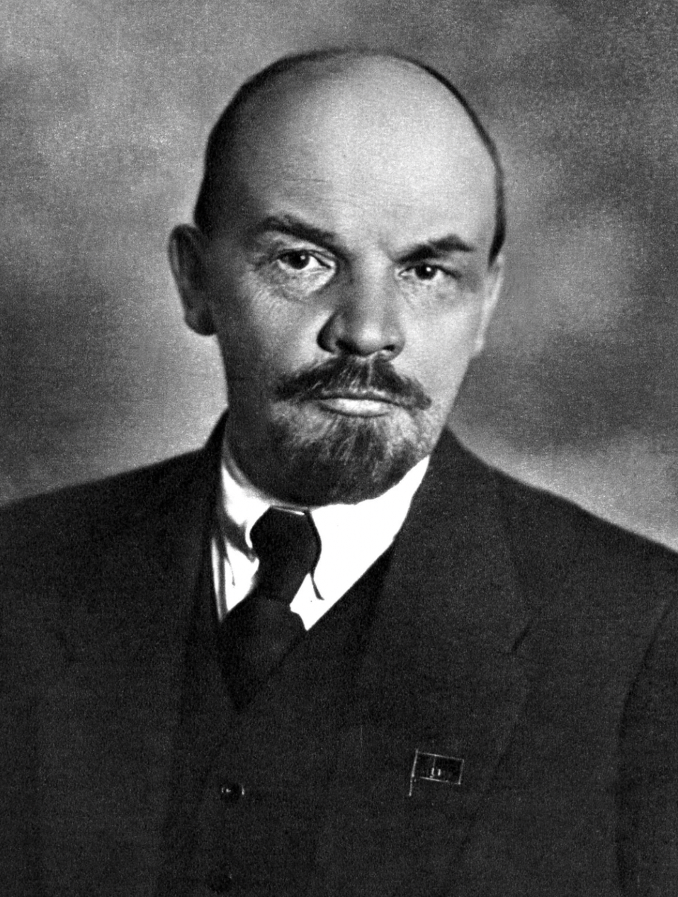<p>Lenin</p><p>What benefits did Lenin introduce in the 1920s?</p>