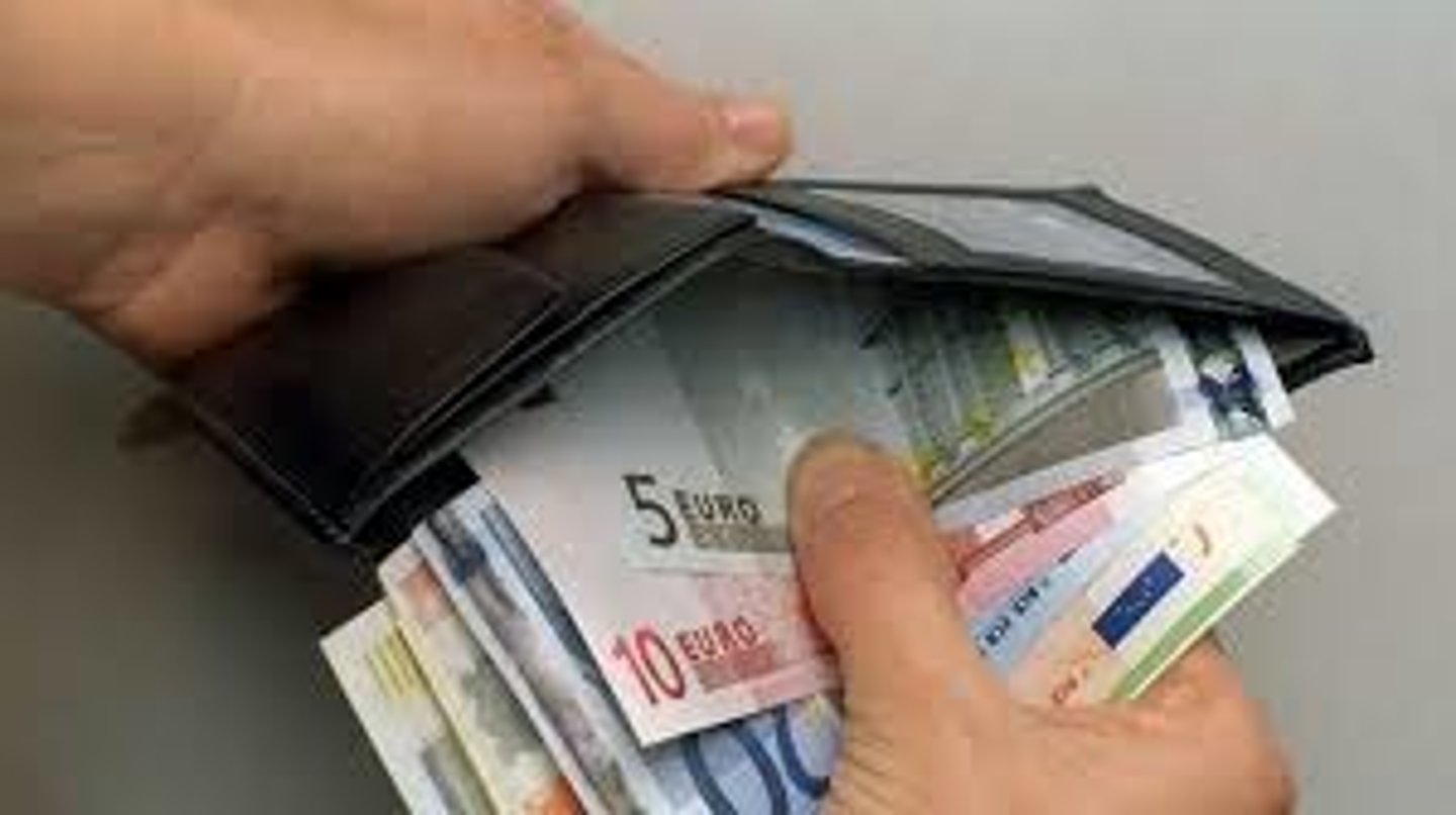 <p>дозволяти собі</p>