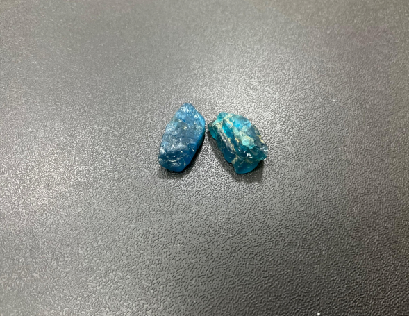 <p>what is the name of this mineral?<br>what color and number of hardness does this rock have in the Mohs hardness scale?</p>
