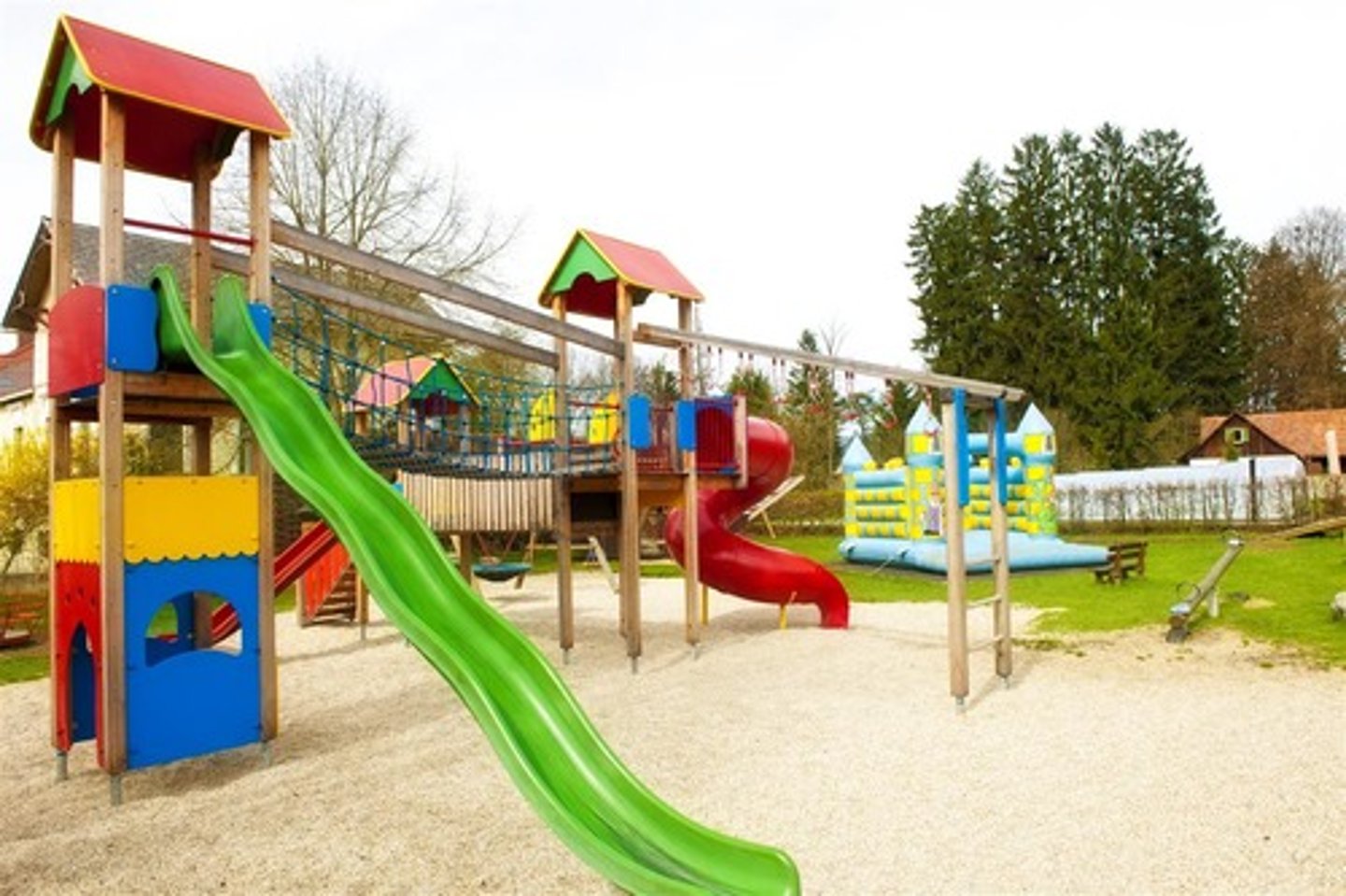 <p>ігровий майданчик</p>