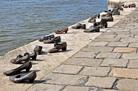 <p>Shoes on the Danube Bank</p>