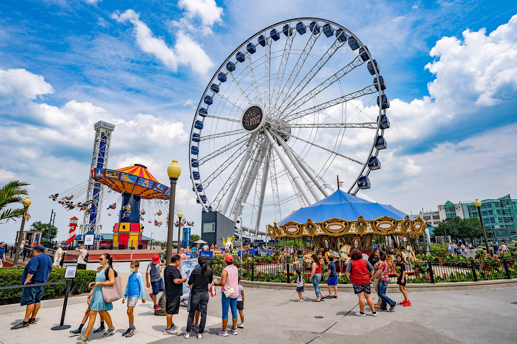 <p>много развлечений</p>