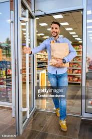 <p>Yo sali la tienda</p>