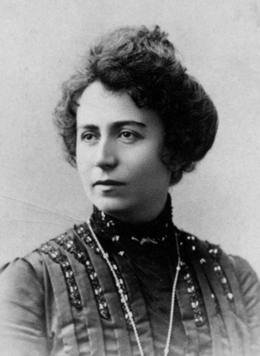 <p>— Русская и советская оперная певица, педагог</p>