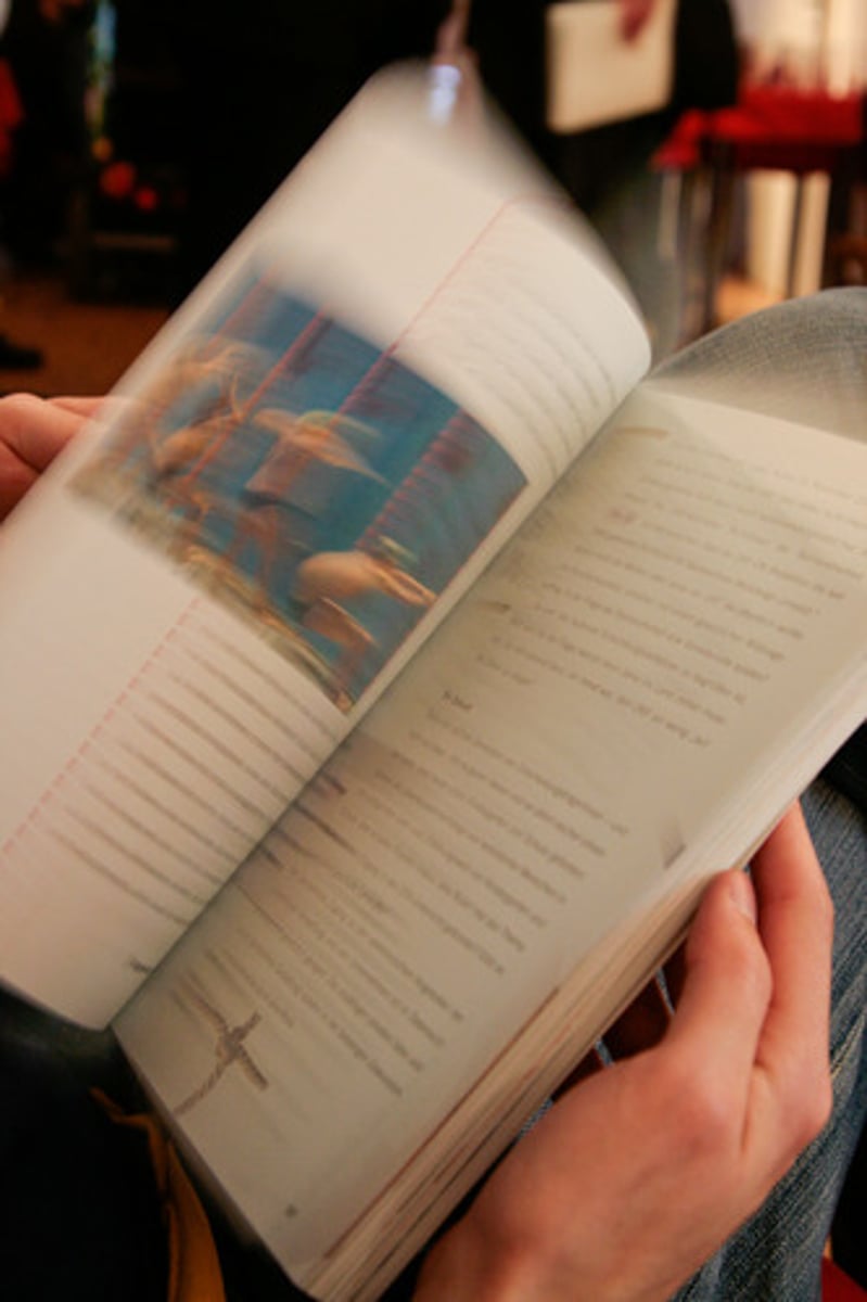 <p>гортати</p>