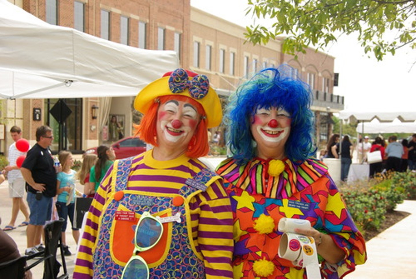 <p><strong>dòu</strong></p><p>gây cười, chọc cười</p>