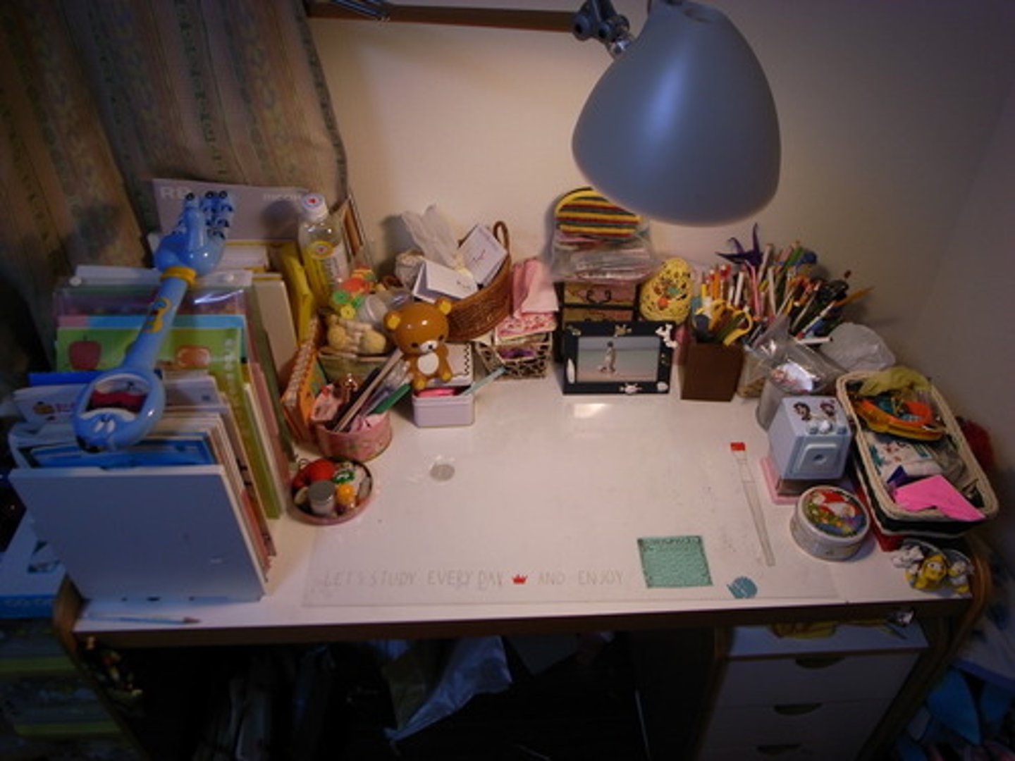 <p>desk</p>