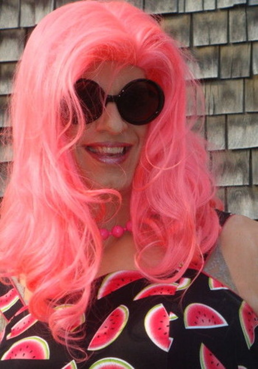 <p>tastelessly showy; gaudy</p>