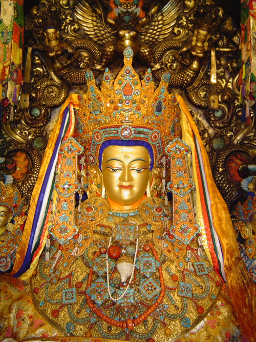 <p>Jowo Rinpoche, enshrined in the Jokhang Temple</p>