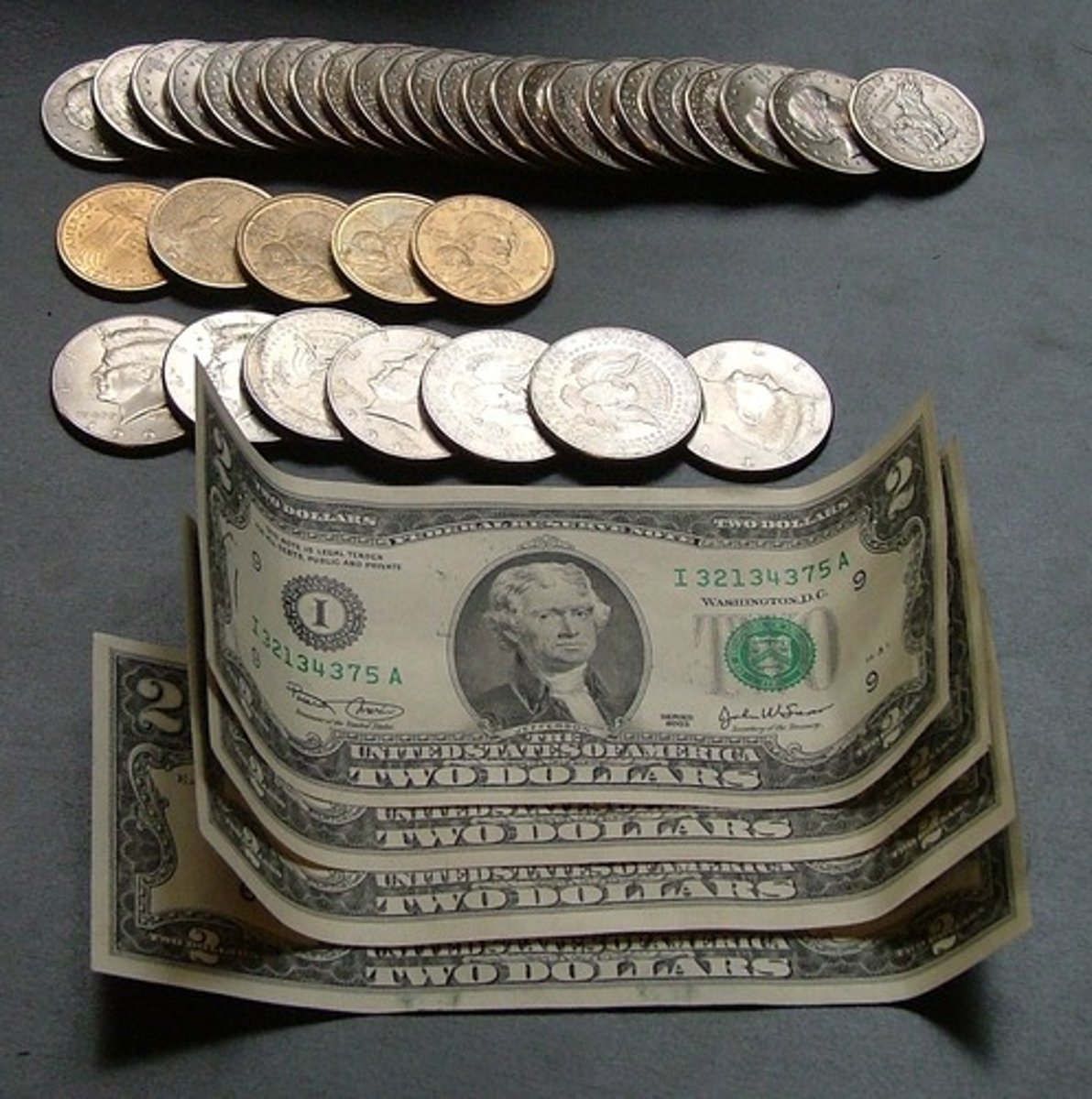 <p>has value because a government had decreed that it is an acceptable means to pay debts</p>