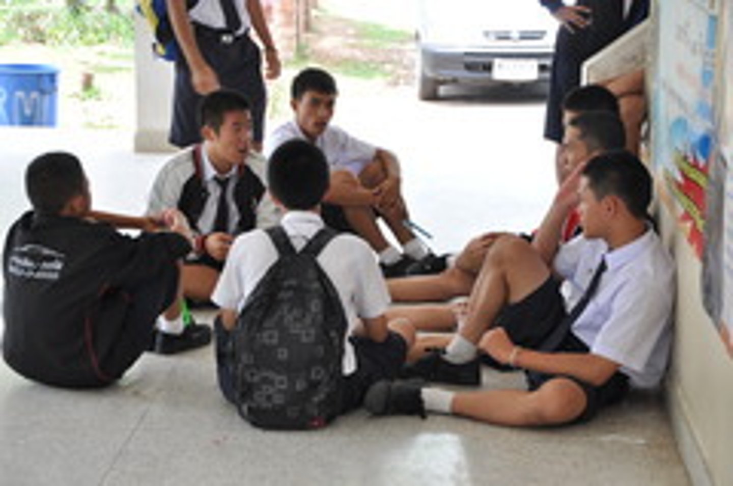 <p>a number of people or things together: nhóm</p>